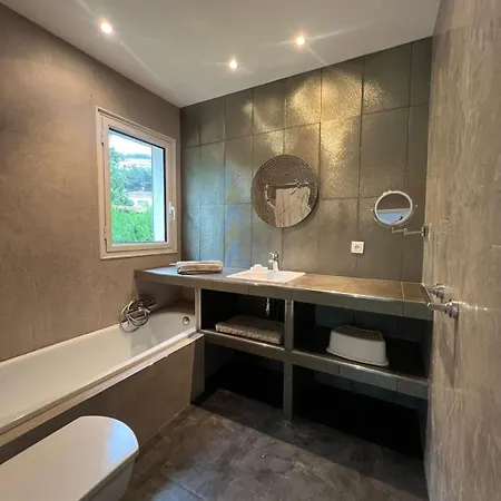 06y2 - Provencal Warm And Homely Le Cannet
