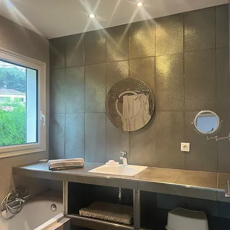 06y2 - Provencal Warm And Homely Villa *